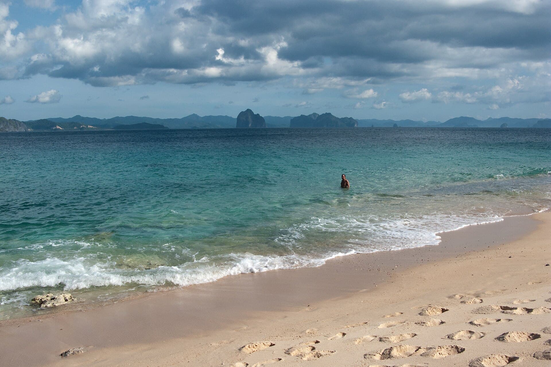 Beach in El Nido Bay, Palawan, Philippines